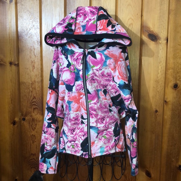 Lululemon Lululemon Hold Your Om Hoodie
Secret Garden / Black size 6 floral top - Picture 6 of 16
